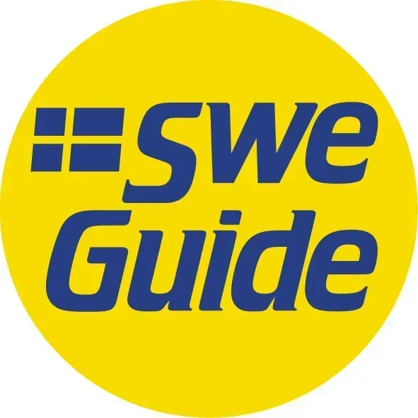 Gul cirkel med texten "SweGuide" i lila