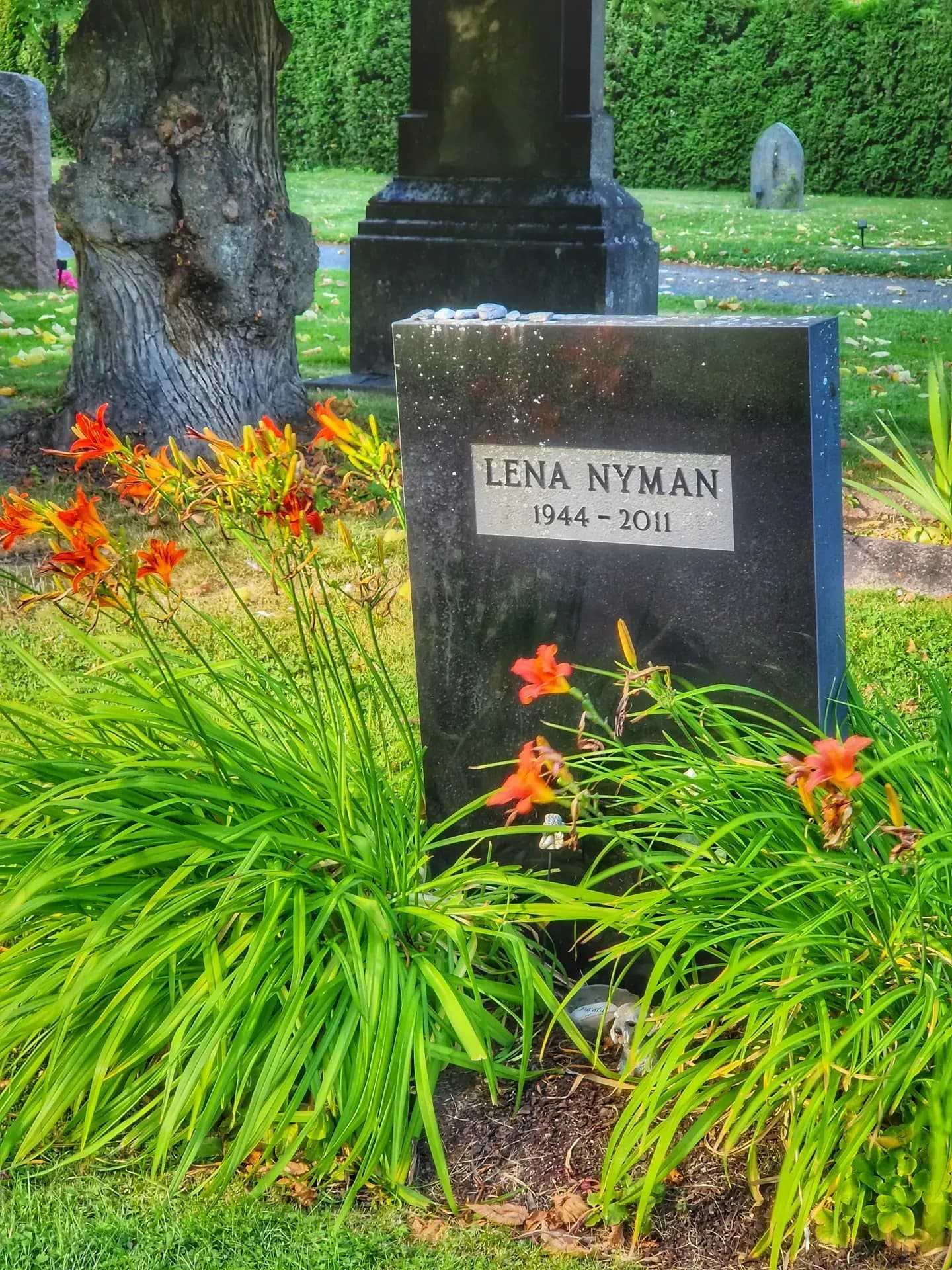 Celebrity walk at the northern cemetery